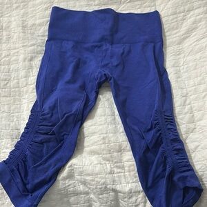 Lululemon running crops size 6. Smoke free and pet friendly home